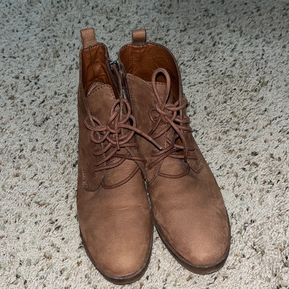 NWOT Lucky Brand Tan Boots